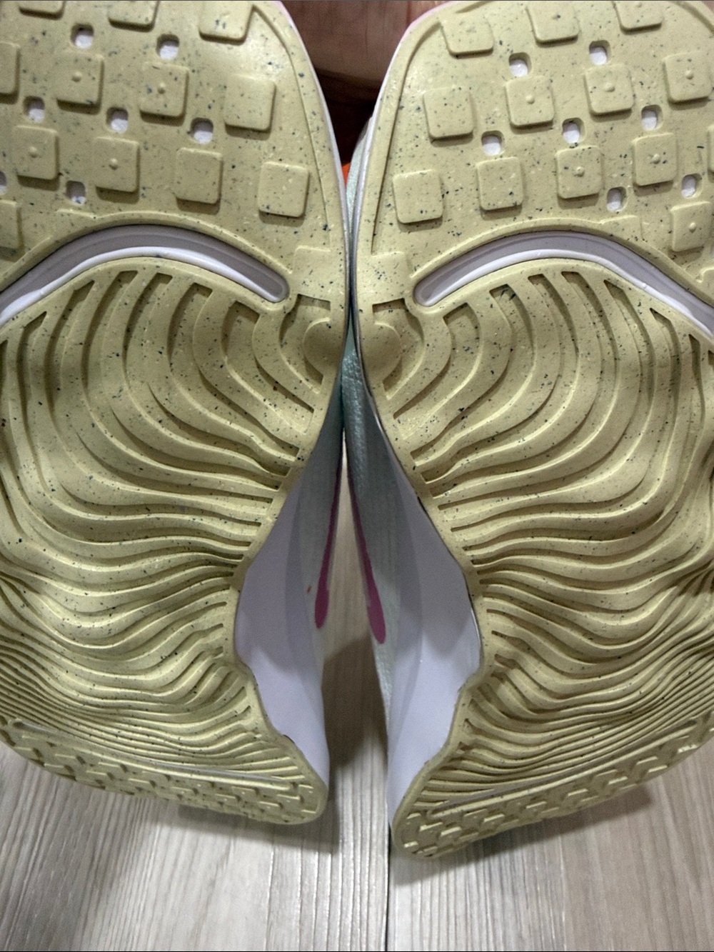 Nike Women's Trainers - Pink & Pale Yellow Accents - Picture 7 of 8